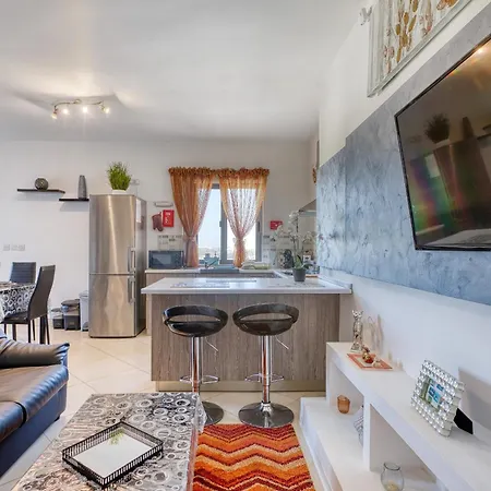 Charming 2 Bedroom Penthouse With Sun Terrace Aazz1-1 *