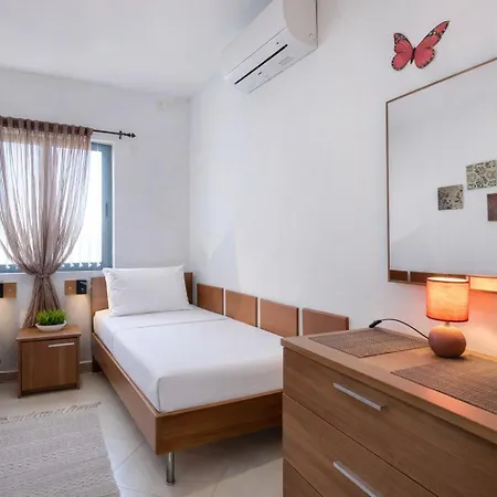 Charming 2 Bedroom Penthouse With Sun Terrace Aazz1-1 Luqa
