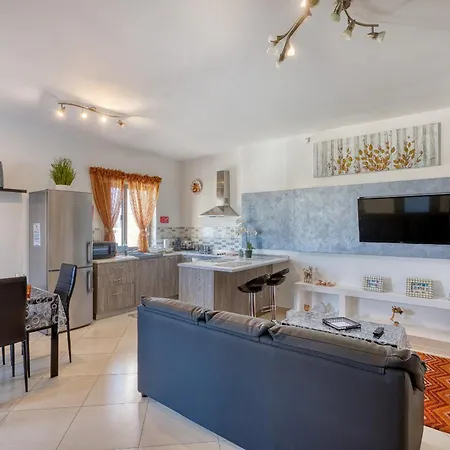 Charming 2 Bedroom Penthouse With Sun Terrace Aazz1-1 * 루카